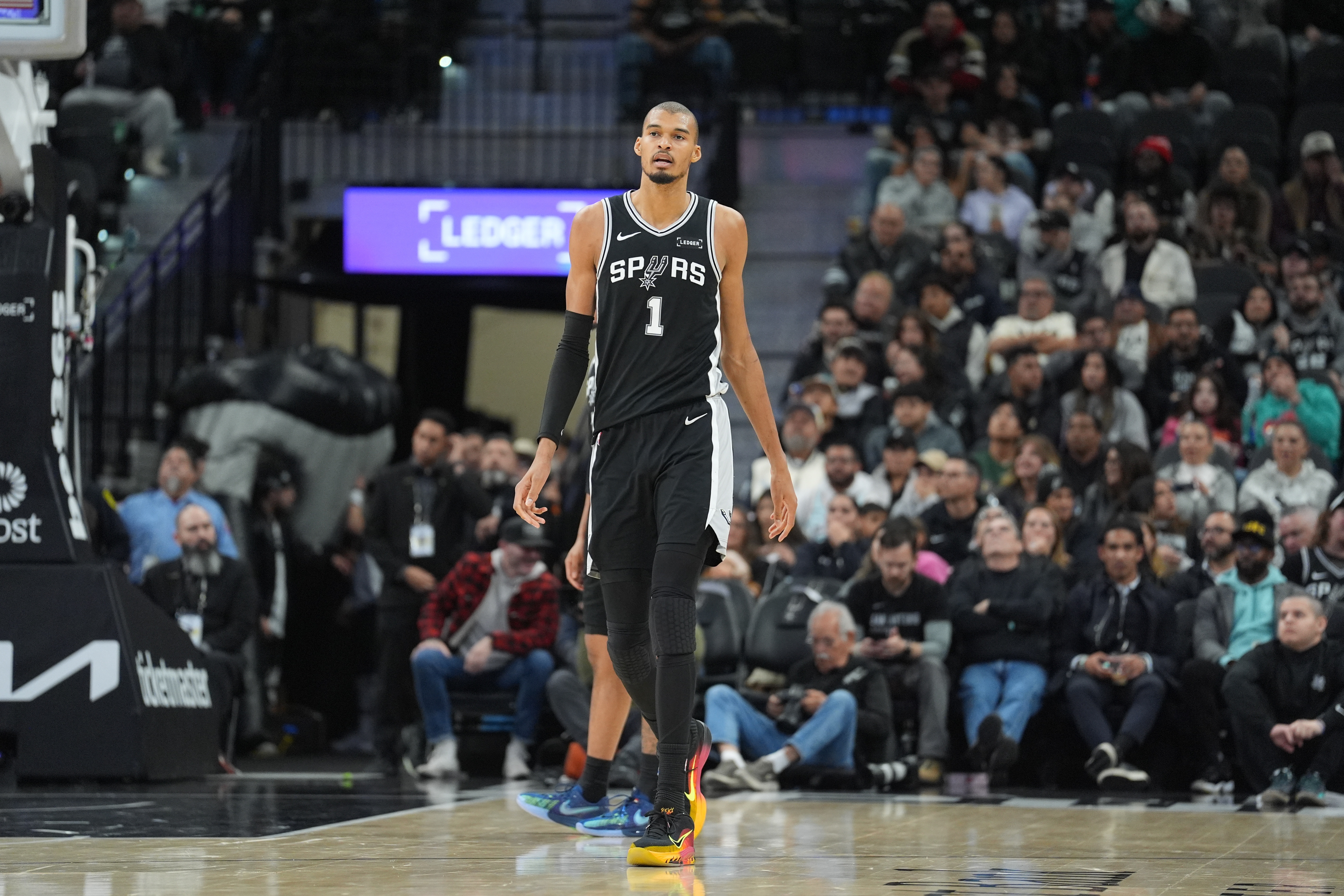 世界杯直播-高效表现统治攻防！文班14中9&amp;三分9中5 砍下29分11板6助2断3帽